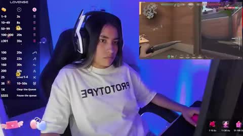 Snapshot of sabrina_chester_02 chatting on 12, 11, 2025 Angie online show from 12, 11, 2025