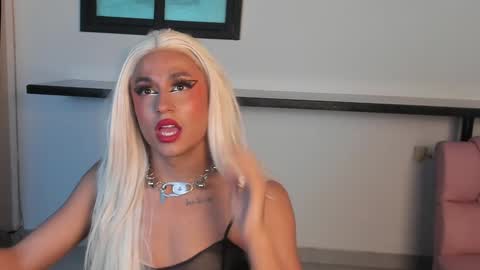 Snapshot of sabrina_rose__ chatting on 12, 1, 2025 Sabrina Rose online show from 12, 1, 2025