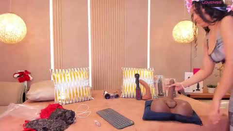 Sabrina Shark online show from 5, 3, 2026