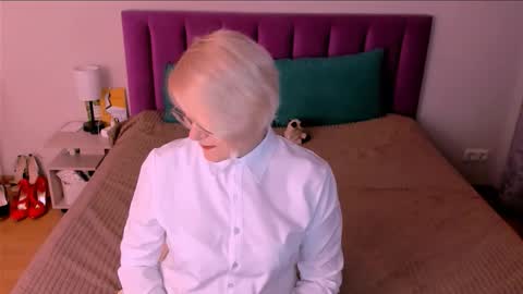 Sabrina MacMarren online show from 27, 10, 2025