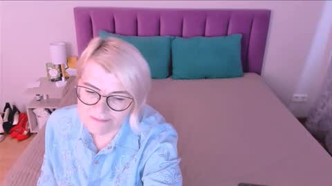 Sabrina MacMarren online show from 2, 11, 2025