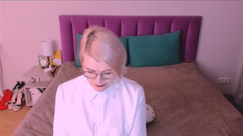 Sabrina MacMarren online show from 4, 11, 2025