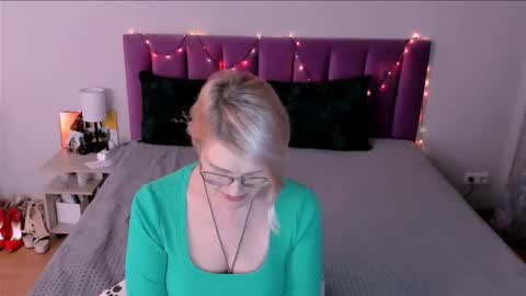 Sabrina MacMarren online show from 19, 12, 2025