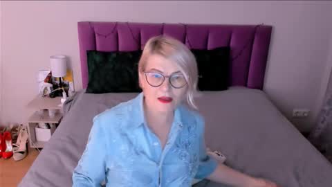 Sabrina MacMarren online show from 22, 12, 2025