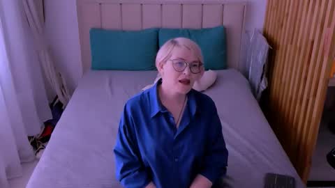 Sabrina MacMarren online show from 8, 3, 2026