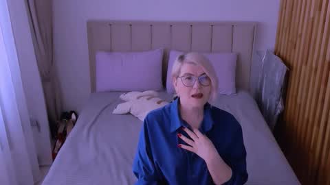 Sabrina MacMarren online show from 28, 3, 2026