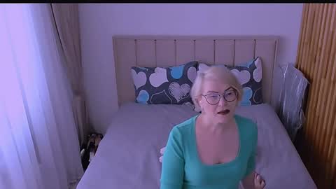 Snapshot of sabrinamacmarren chatting on 18, 4, 2026 Sabrina MacMarren online show from 18, 4, 2026