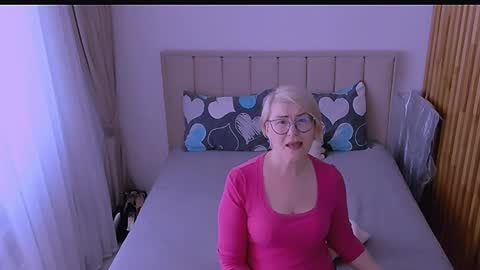 Snapshot of sabrinamacmarren chatting on 19, 4, 2026 Sabrina MacMarren online show from 19, 4, 2026