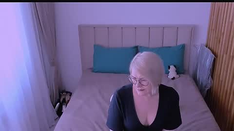 Snapshot of sabrinamacmarren chatting on 21, 4, 2026 Sabrina MacMarren online show from 21, 4, 2026