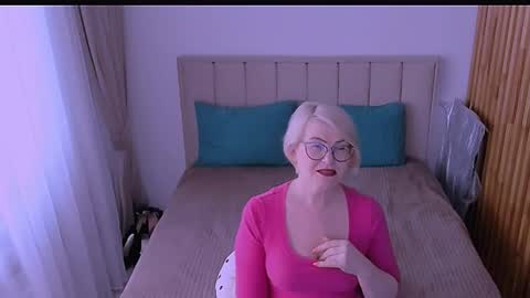 Snapshot of sabrinamacmarren chatting on 23, 4, 2026 Sabrina MacMarren online show from 23, 4, 2026