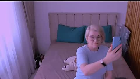 Snapshot of sabrinamacmarren chatting on 27, 4, 2026 Sabrina MacMarren online show from 27, 4, 2026