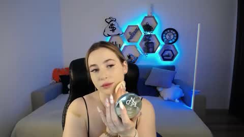 Sabrina Violet online show from 5, 2, 2025