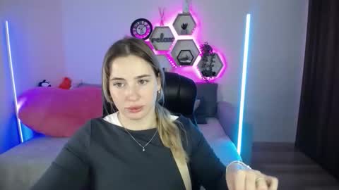 Sabrina Violet online show from 7, 10, 2025