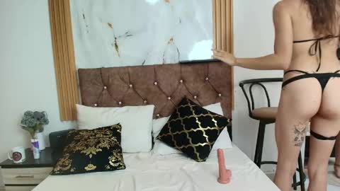 scarlet fox75 online show from 15, 4, 2026