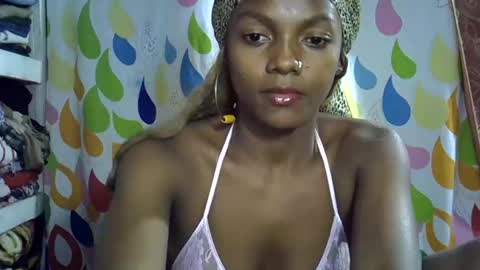 Snapshot of safira19 chatting on 1, 10, 2025 safira19 online show from 1, 10, 2025