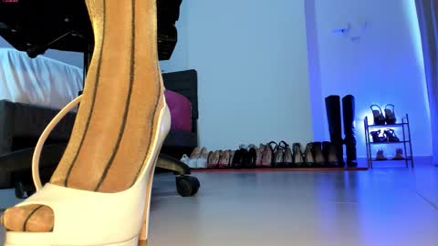 Snapshot of sali_g chatting on 12, 10, 2025 Sali G online show from 12, 10, 2025