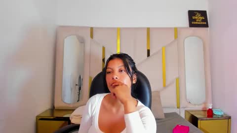 salmaportman_ online show from 13, 4, 2026