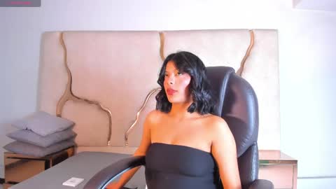 salmaportman_ online show from 10, 6, 2026