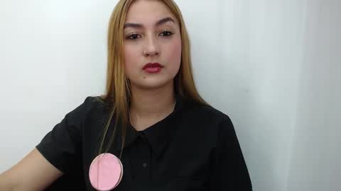 Snapshot of salome__lopez_ chatting on 7, 11, 2025 SALOME online show from 7, 11, 2025