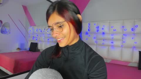 Salome Rose online show from 3, 10, 2025