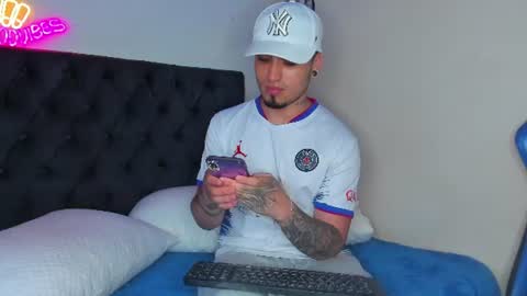 Snapshot of salvatore_dereck chatting on 2, 7, 2026 online show from 2, 7, 2026