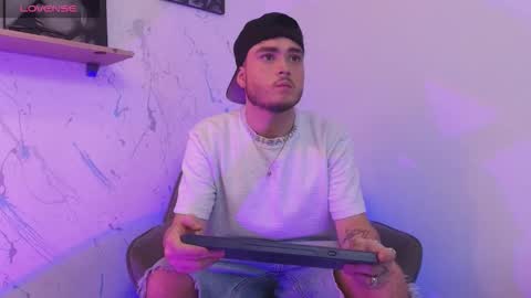 Snapshot of salvatore_muller chatting on 3, 11, 2025 Salvatore online show from 3, 11, 2025