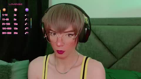 Snapshot of sam_russo chatting on 11, 11, 2025 Sam online show from 11, 11, 2025