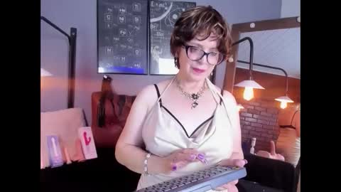 Snapshot of samantha_mature56 chatting on 27, 9, 2025 Sam online show from 27, 9, 2025
