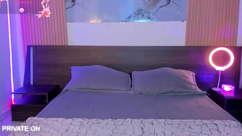 Snapshot of samantha_moons chatting on 4, 12, 2025 samantha_moons online show from 4, 12, 2025