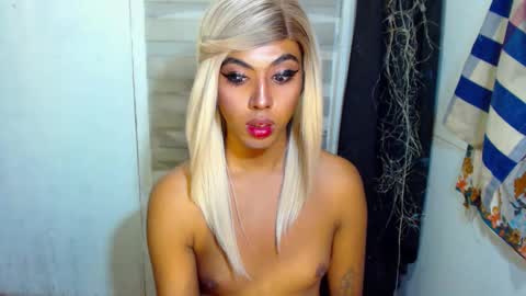 Snapshot of samanthag_17 chatting on 1, 12, 2025 Samantha online show from 1, 12, 2025