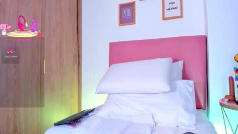 V A  N E S S A  online show from 21, 10, 2025