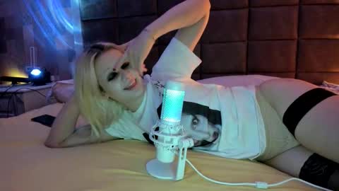 Snapshot of samanthamiasnik1 chatting on 25, 10, 2025 Samantha online show from 25, 10, 2025