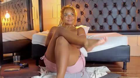 Snapshot of samanthamilan chatting on 4, 3, 2025 Alejandra online show from 4, 3, 2025