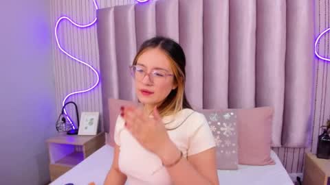 Alejandra  online show from 8, 11, 2025