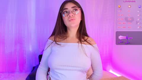 Snapshot of samii_evans chatting on 8, 2, 2025 samii evans online show from 8, 2, 2025