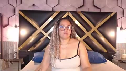 Snapshot of samira_lennox chatting on 1, 7, 2026 SAMIRA online show from 1, 7, 2026