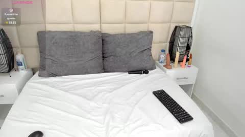 Snapshot of sammy_uwu1 chatting on 26, 10, 2025 Nice to meet you guys my name is Lina. online show from 26, 10, 2025