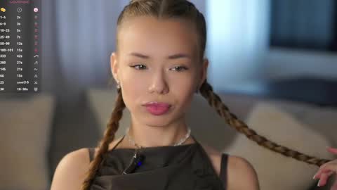 Vivienne online show from 17, 5, 2026