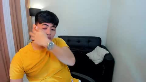 Snapshot of samuelangelo chatting on 4, 2, 2025 Sam online show from 4, 2, 2025