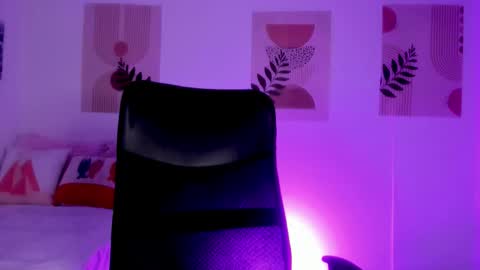 Snapshot of samylewis4_20 chatting on 28, 11, 2025 sammy online show from 28, 11, 2025