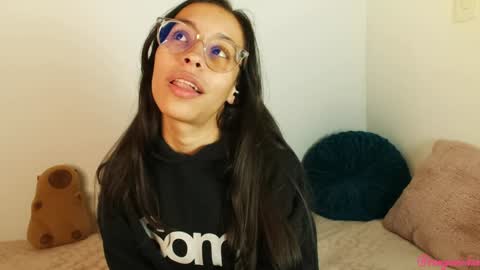 Snapshot of samyonichan chatting on 9, 2, 2025 Special show on 17 december and 23 UwU online show from 9, 2, 2025