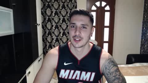 Sanchez Erik online show from 4, 2, 2025