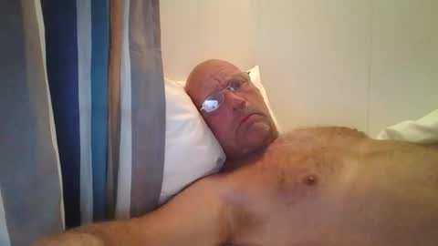 Snapshot of sandnesrune523 chatting on 14, 10, 2025 sandnesrune523 online show from 14, 10, 2025
