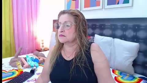 Snapshot of sandra_20_ chatting on 11, 5, 2026 SANDRA online show from 11, 5, 2026