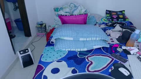 Snapshot of sandylau_ chatting on 22, 4, 2026 sandy online show from 22, 4, 2026