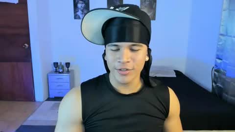 Snapshot of sant_wahlberg chatting on 22, 7, 2026 Sant online show from 22, 7, 2026