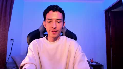 Snapshot of santi_twink19 chatting on 6, 12, 2024 santi_twink19 online show from 6, 12, 2024