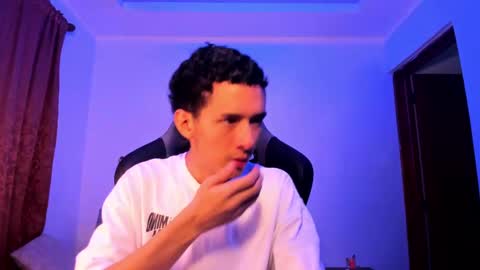 Snapshot of santi_twink19 chatting on 7, 12, 2024 santi_twink19 online show from 7, 12, 2024