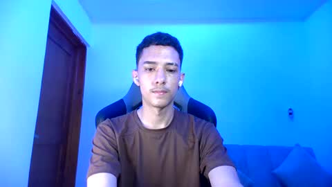 Snapshot of santi_twink19 chatting on 1, 2, 2025 santi_twink19 online show from 1, 2, 2025