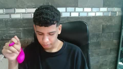 Snapshot of santiago_foxx chatting on 30, 10, 2025 santi online show from 30, 10, 2025